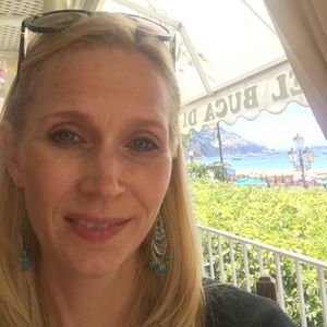 Meet your Posher, Leslie